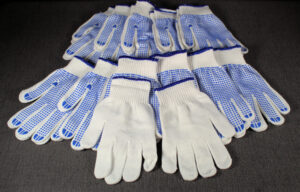 String knit gloves with grip dots.